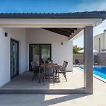 Villa Elena Pula